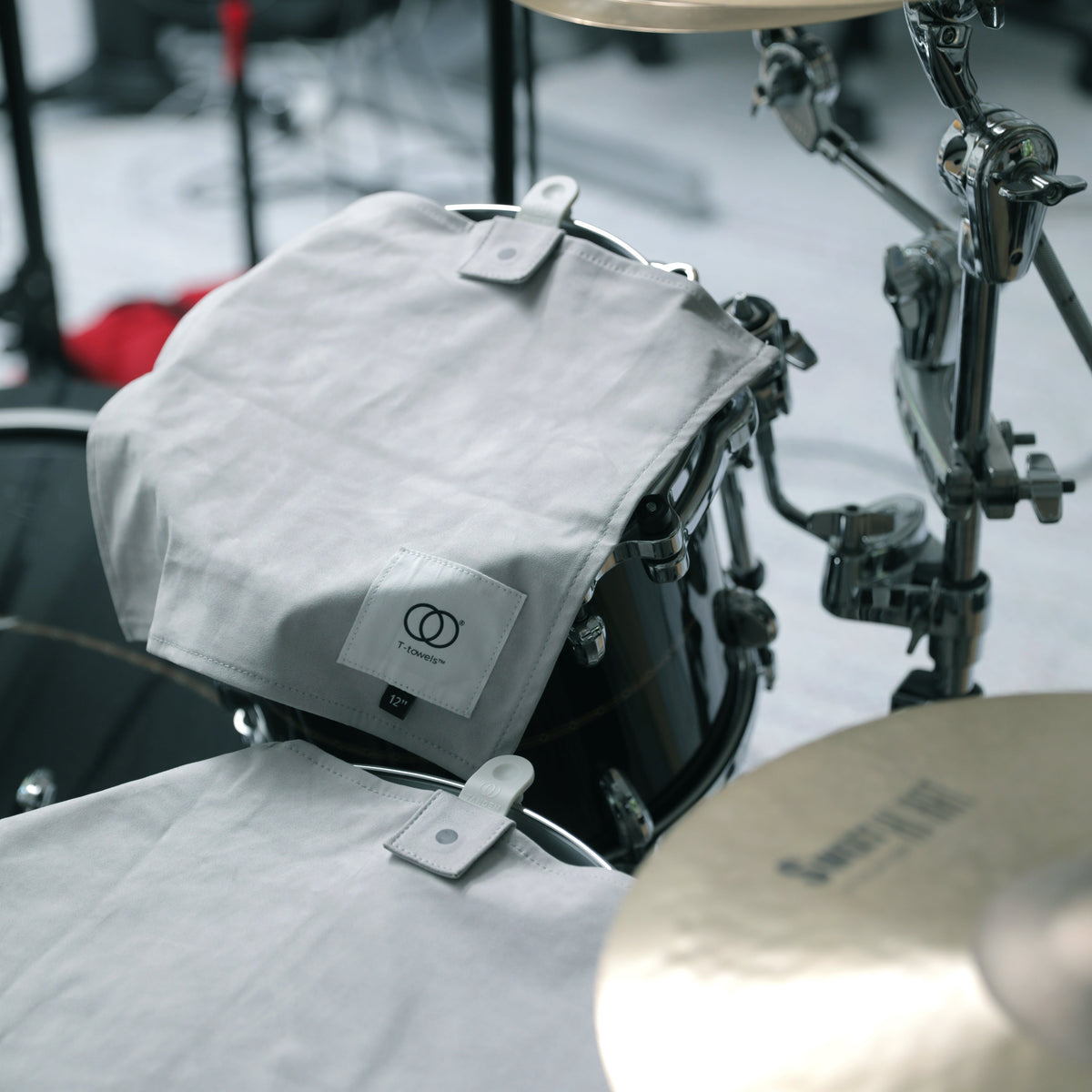 T-towels auf einem kompletten Drumset
