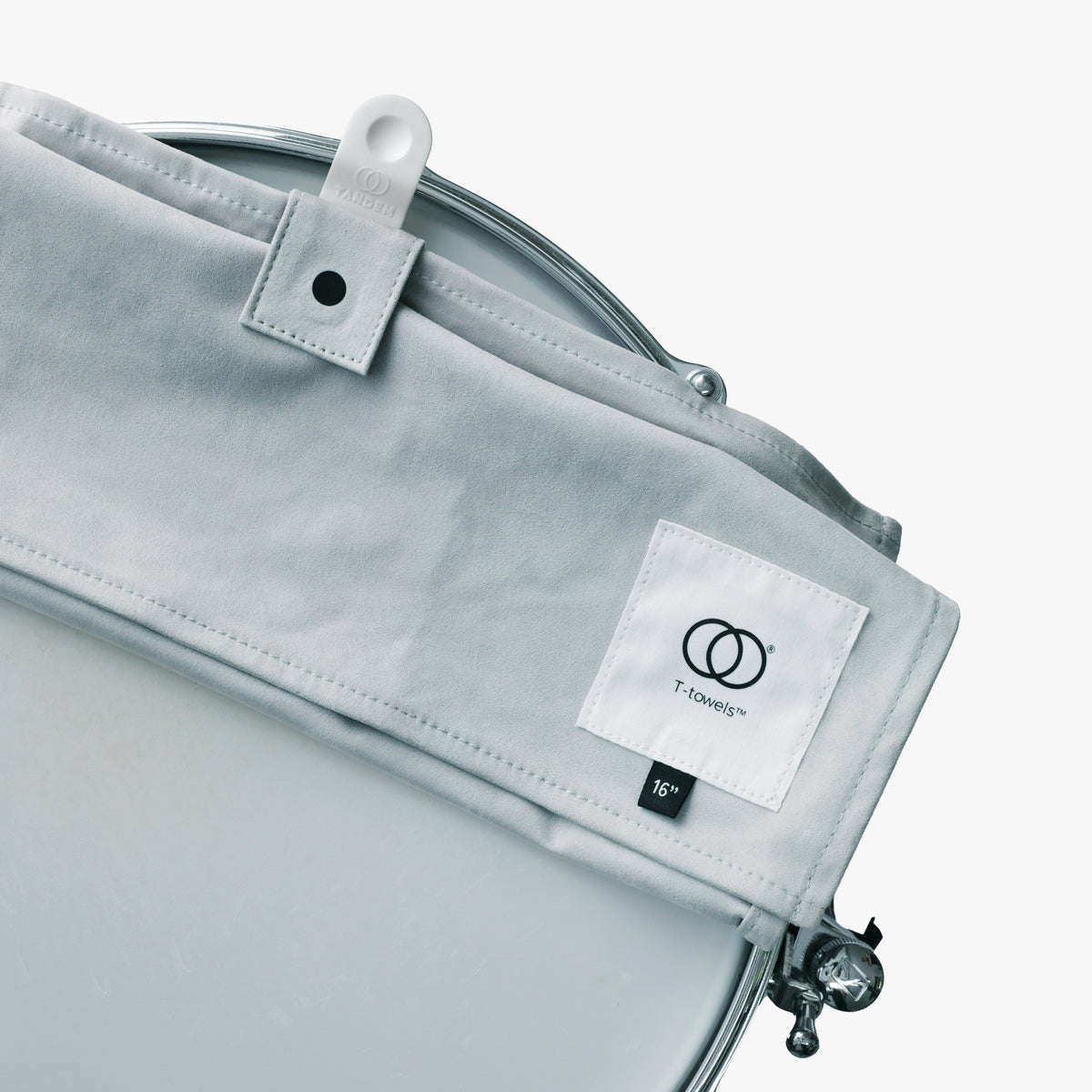 Gefaltetes T-towel 16 Zoll auf einer Snare
